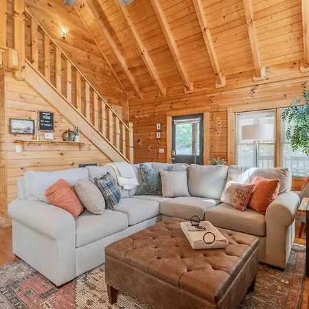 Cozy Spacious Cabin With Hot Tub, Bbq Near Parkway
